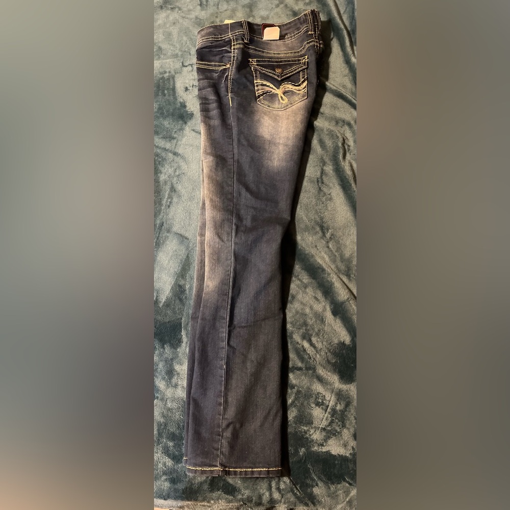 No boundary back pocket women’s  jeans size 13